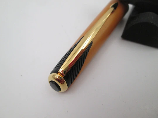 Parker Inflection fountain pen. Orange yellow lacquer & gold plated. Box. UK. 2000's