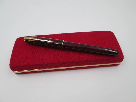 Parker Sonnet fountain pen. Red / black lacquer & gold plated. Box. France. 1988