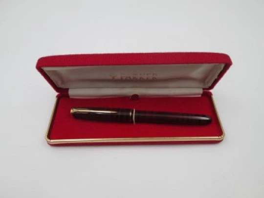 Parker Sonnet fountain pen. Red / black lacquer & gold plated. Box. France. 2000's