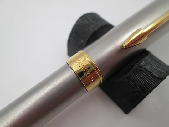 Parker Sonnet III ballpoint pen. Brushed steel & gold plated. Twist system. France. 2000's