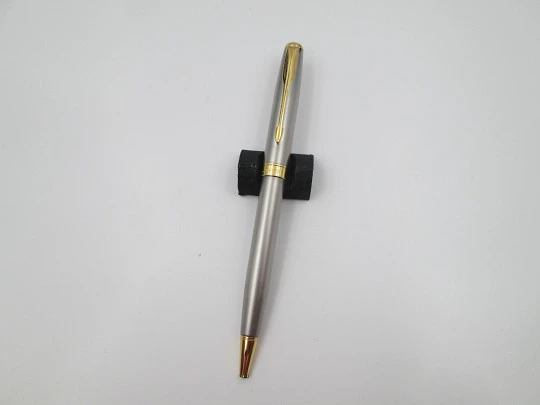 Parker Sonnet III ballpoint pen. Brushed steel & gold plated. Twist system. France. 2000's