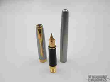 Parker Sonnet. Acero inoxidable y chapados oro. 2002. Francia