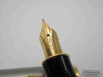 Parker Sonnet. Acero inoxidable y chapados oro. 2002. Francia