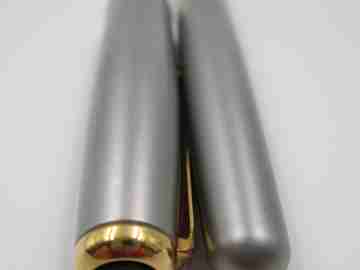 Parker Sonnet. Acero inoxidable y chapados oro. 2002. Francia