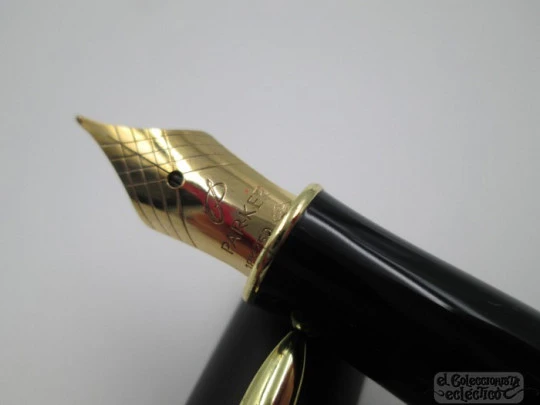 Parker Sonnet. Black lacquer & gold plated. 1990. 18k gold nib