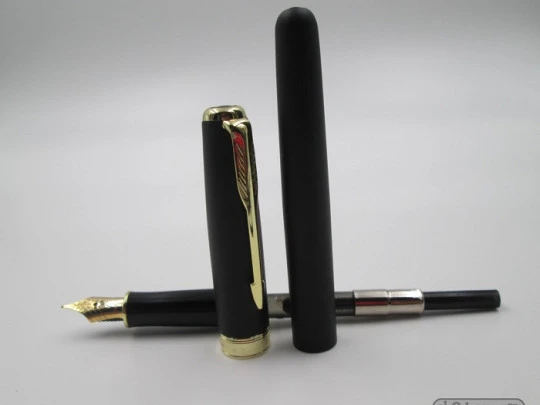 Parker Sonnet. Black lacquer & gold plated. 1990. 18k gold nib