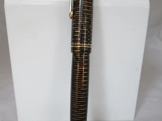 Parker Vacumatic. Celluloid. Golden pearl. Brown. 1940's. 14K