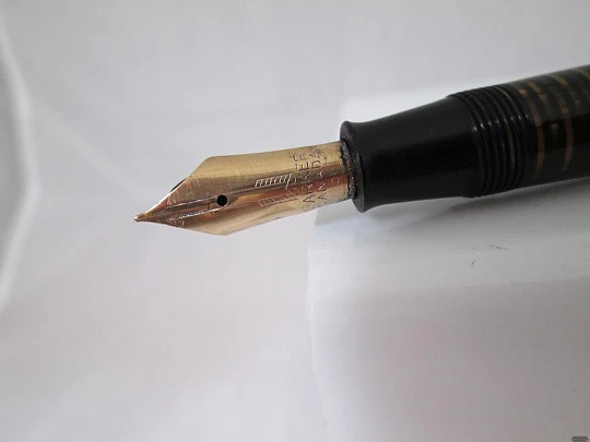 Parker Vacumatic. Celluloid. Golden pearl. Brown. 1940's. 14K