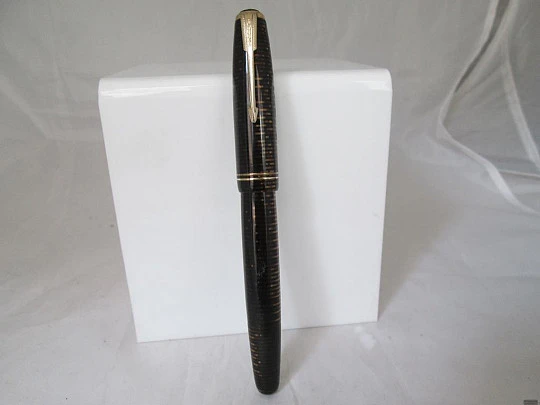 Parker Vacumatic. Celluloid. Golden pearl. Brown. 1940's. 14K