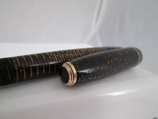 Parker Vacumatic. Celluloid. Golden pearl. Brown. 1940's. 14K