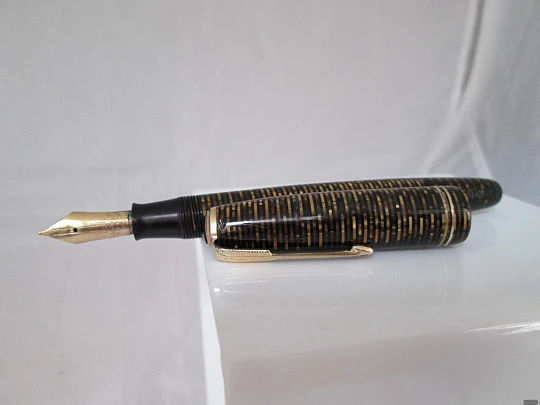 Parker Vacumatic. Celluloid. Golden pearl. Brown. 1940's. 14K