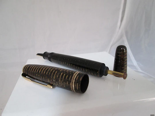 Parker Vacumatic. Celluloid. Golden pearl. Brown. 1940's. 14K