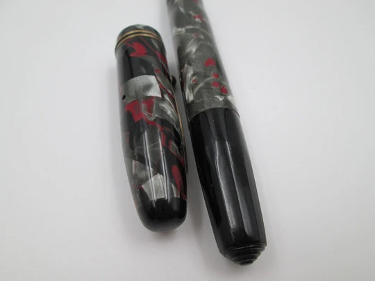 Parkette. Marble celluloid. Grey, black & red. 1930's. 14k gold nib. Lever