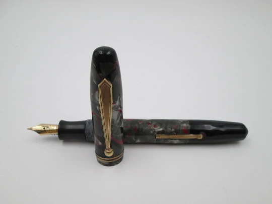 Parkette. Marble celluloid. Grey, black & red. 1930's. 14k gold nib. Lever