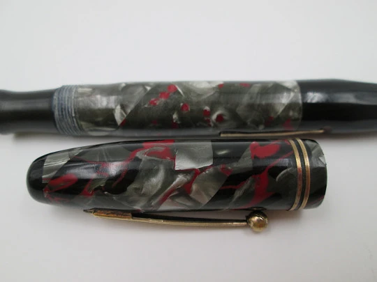 Parkette. Marble celluloid. Grey, black & red. 1930's. 14k gold nib. Lever