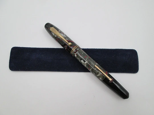 Parkette. Marble celluloid. Grey, black & red. 1930's. 14k gold nib. Lever