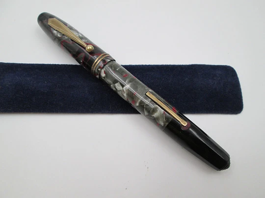 Parkette. Marble celluloid. Grey, black & red. 1930's. 14k gold nib. Lever