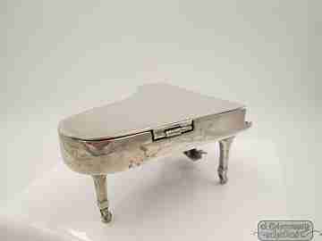 Pastillero / caja. Miniatura piano de cola. Plata ley 800. Años 70