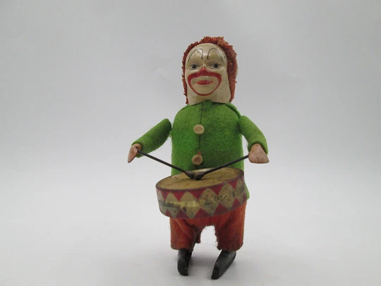 Payaso tamborilero mecánico Schuco. Hojalata y fieltro. Cuerda. Alemania. 1930