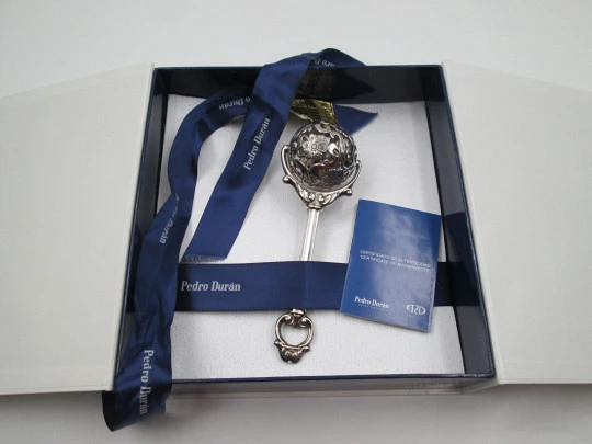 Pedro Duran baby rattle. 925 sterling silver. Flowers & vegetable motifs. Box. 1990's Pedro Duran baby rattle. 925 sterling silver. Flowers & vegetable motifs. Box. 1990's