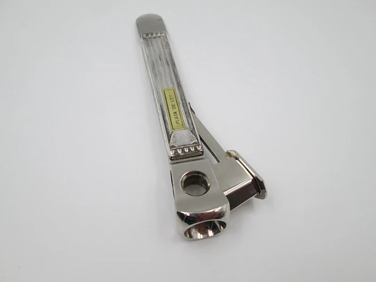 Pedro Duran cigar cutter. 925 sterling silver. Shield and ribbed design. 1990's. Spain