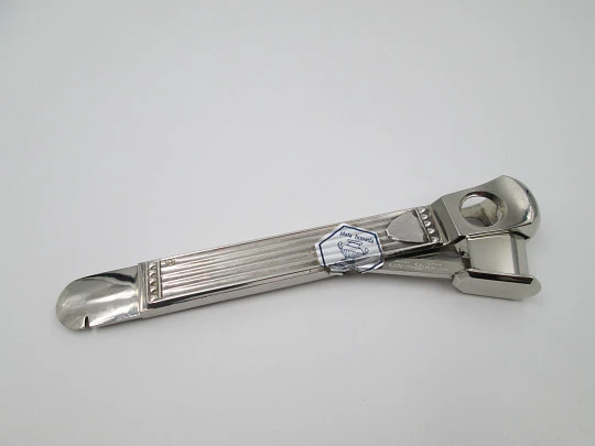 Pedro Duran cigar cutter. 925 sterling silver. Shield and ribbed design. 1990's. Spain