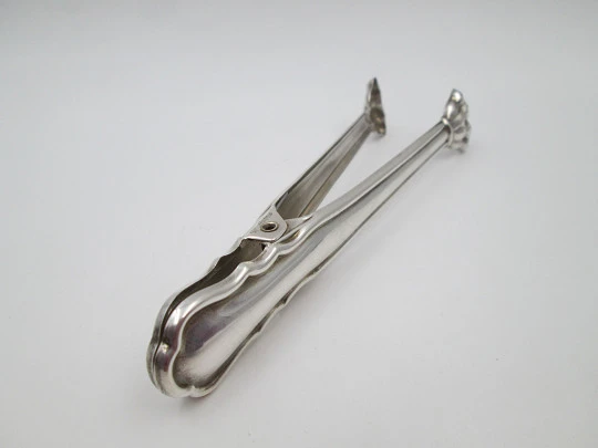 Pedro Duran ornate ice tongs. Sterling silver. Ribbed design and claws. 1980's. Spain