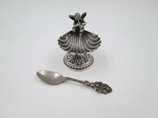 Pedro Durán salt shaker / sugar bowl. Shell with flutist cherub. Sterling silver. Spain. 1970's