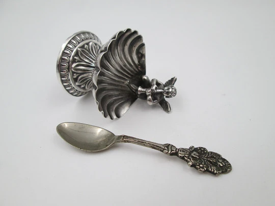 Pedro Durán salt shaker / sugar bowl. Shell with flutist cherub. Sterling silver. Spain. 1970's Pedro Durán salt shaker / sugar bowl. Shell with flutist cherub. Sterling silver. Spain. 1970's