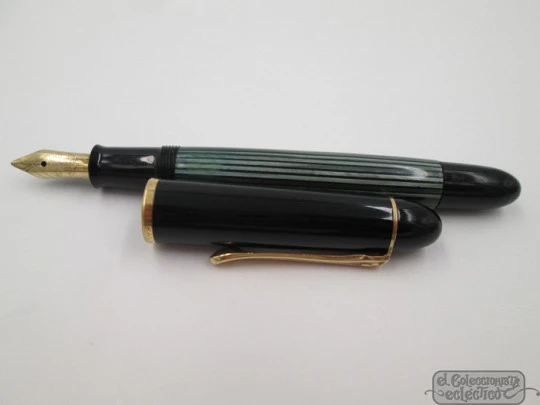 Pelikan 140. Resina verde y negra. Detalles chapados. Años 50. Pistón. Oro 14K