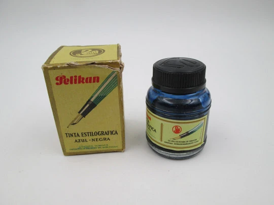 Pelikan 82 S round inkwell. Cut crystal and black resin lid. Original box. Spain. 1970's