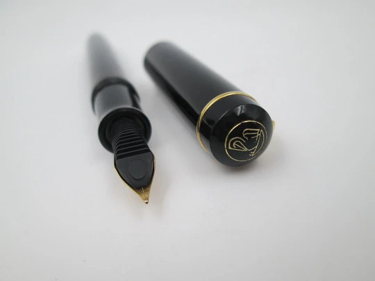 Pelikan Classic M100 fountain pen. Black resin and gold plated. Piston filler system. 1990's