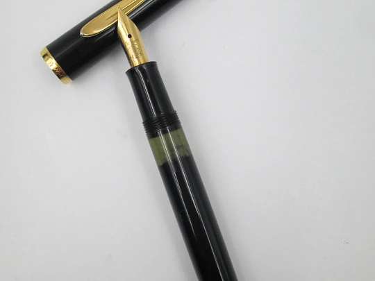 Pelikan Classic M100 fountain pen. Black resin and gold plated. Piston filler system. 1990's