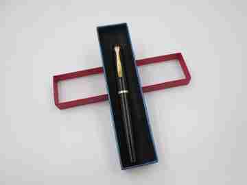 Pelikan Classic M100 fountain pen. Black resin and gold plated. Piston filler. Box. 1990's