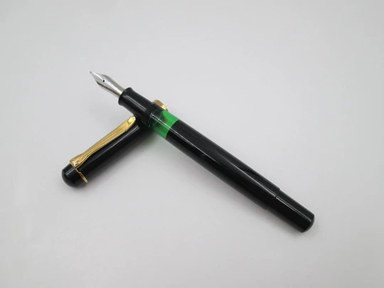 Pelikan Classic M100 fountain pen. Black resin and gold plated. Piston filler. Box. 1990's