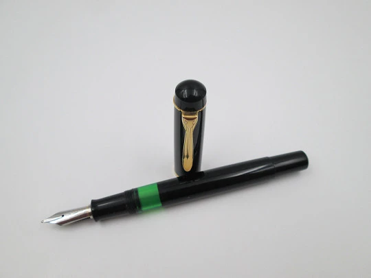 Pelikan Classic M100 fountain pen. Black resin and gold plated. Piston filler. Box. 1990's