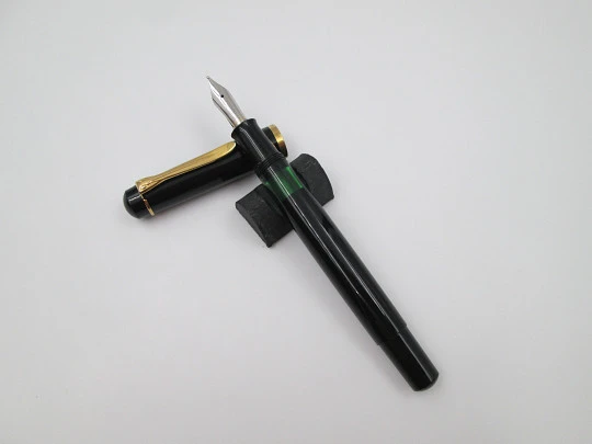 Pelikan Classic M100 fountain pen. Black resin and gold plated. Piston filler. Box. 1990's