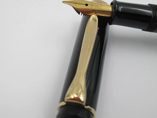 Pelikan Classic M200 fountain pen. Black resin. 24k gold plated details. Piston filler