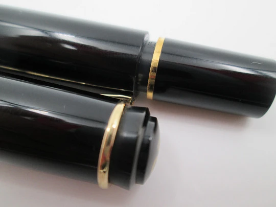 Pelikan Classic M200 fountain pen. Black resin. 24k gold plated details. Piston filler