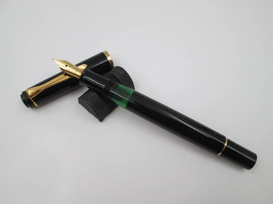 Pelikan Classic M200 fountain pen. Black resin. 24k gold plated details. Piston filler. Box