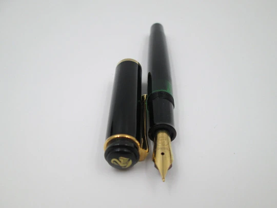 Pelikan Classic M200 fountain pen. Black resin. 24k gold plated details. Piston filler. Box