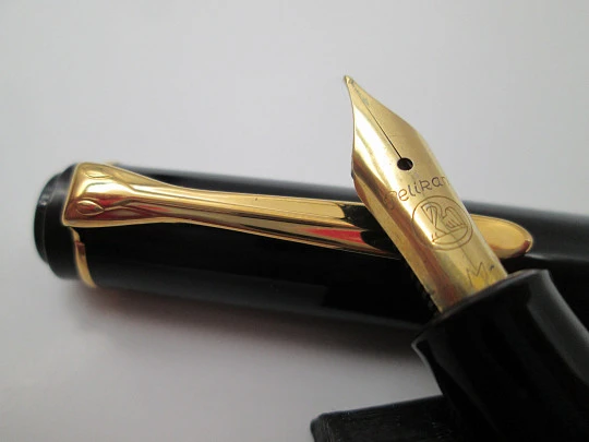 Pelikan Classic M200 fountain pen. Black resin. 24k gold plated details. Piston filler. Box