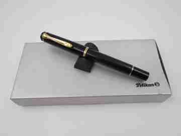 Pelikan Classic M200. Resina negra y detalles chapados oro 24k. Émbolo. Caja. 2000