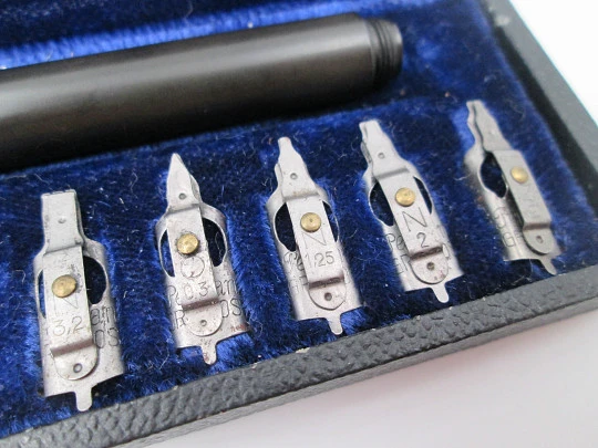 Pelikan Graphos technical drawing set. Fountain pen with interchangeable nibs