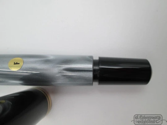 Pelikan M200. Black and grey marble resin. Gold plated. 1980's. Piston filler