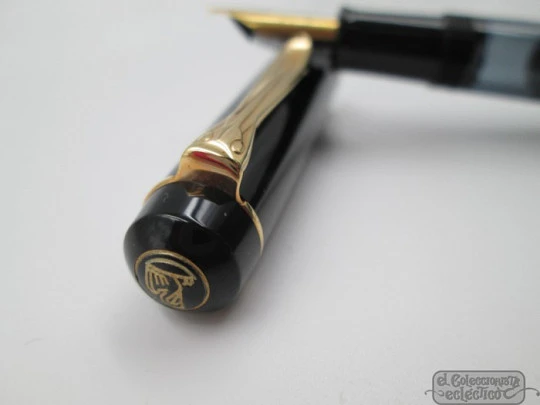 Pelikan M200. Black and grey marble resin. Gold plated. 1980's. Piston filler