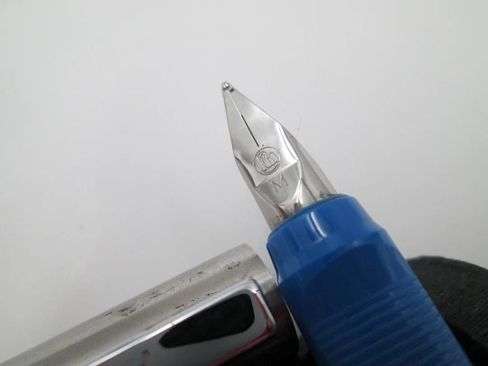 Pelikan Pelikano P450 fountain pen. Stainless steel & blue plastic. Cartridge. 1980's