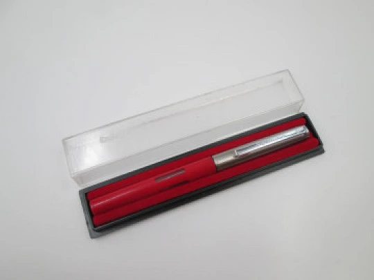 Pelikan Pelikano P450 fountain pen. Stainless steel & red plastic. Cartridge. Box. 1980's