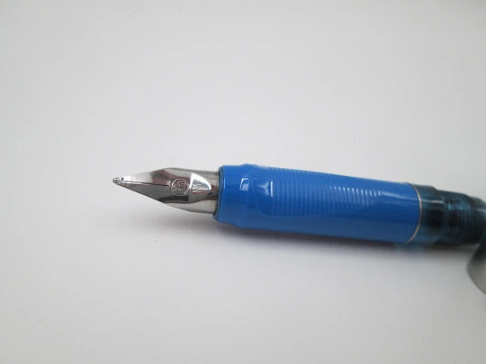 Pelikan Pelikano P450. Acero inoxidable y plástico azul. Cartuchos. Alemania. 1980