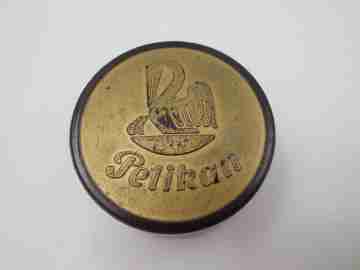 Pelikan round garnet bakelite box with golden front. Screw lid top. Germany. 1950's
